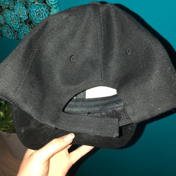 Peachy hat - Picture 2 of 2